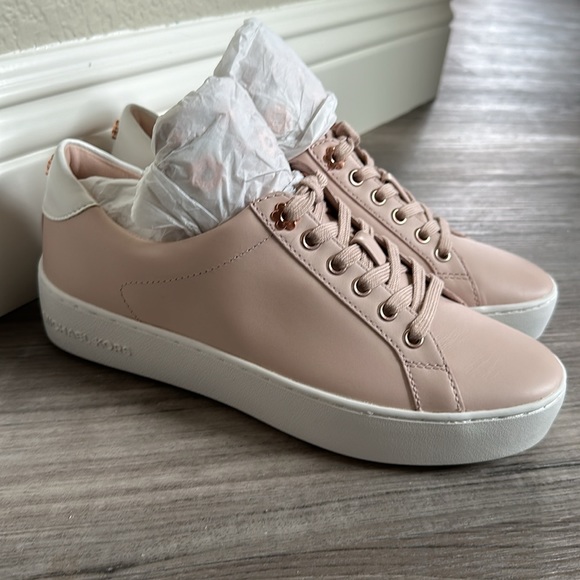 Michael Kors Pink Mindy lace up - Picture 3 of 5